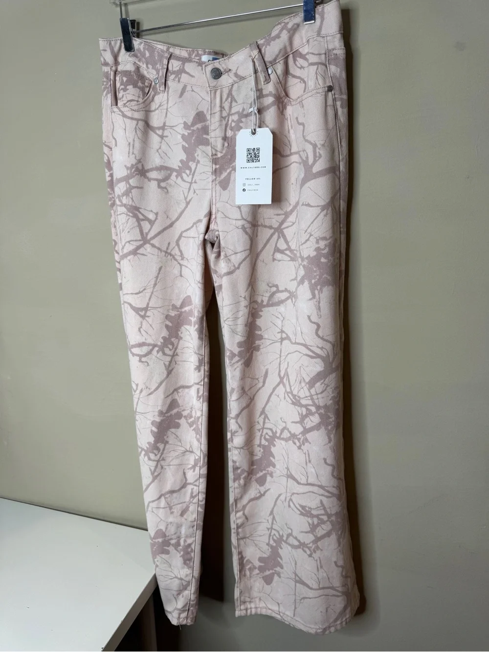 NWT Cali 1850 Los Angeles Pink Camo Straight Leg Jeans Size 13/31